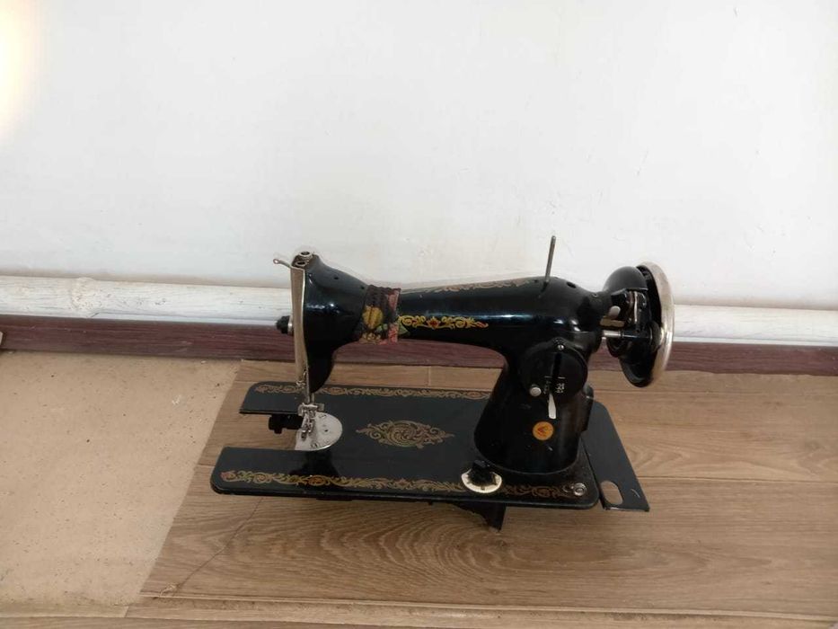 Продам швейную машину