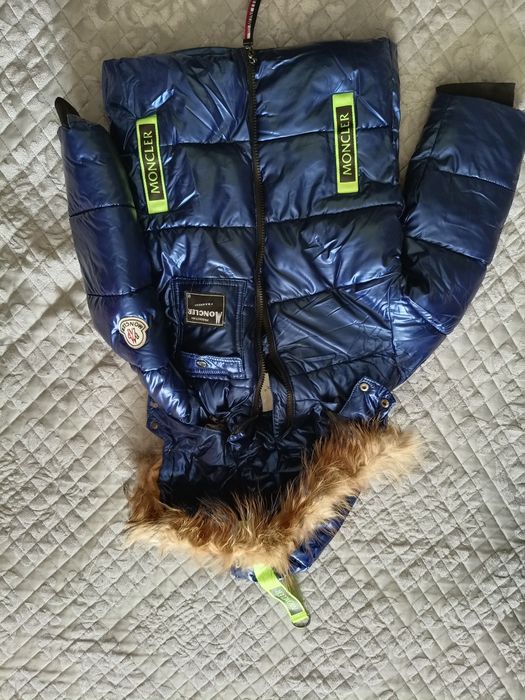 Продам зимние комбинезоны для девочки