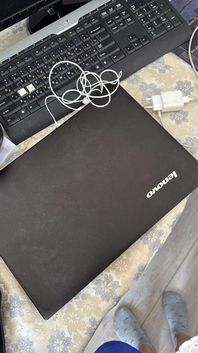 Ноутбук Lenovo и компьютер