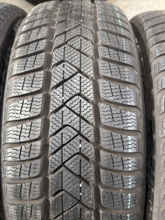 Vand 4 anvelope 225/50/18 pirelli de iarnă cu runflat ca noi