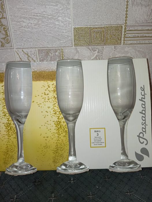 Продам  посуду новый