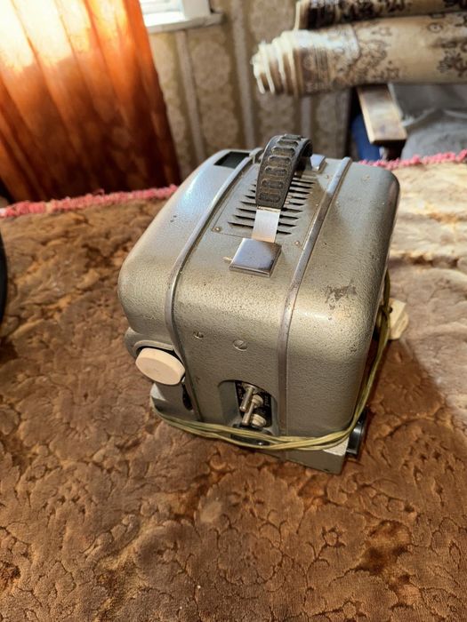 Ретро видеокамери, аксесоари и ленти.