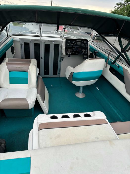 Ansamblu Barca Cabinata