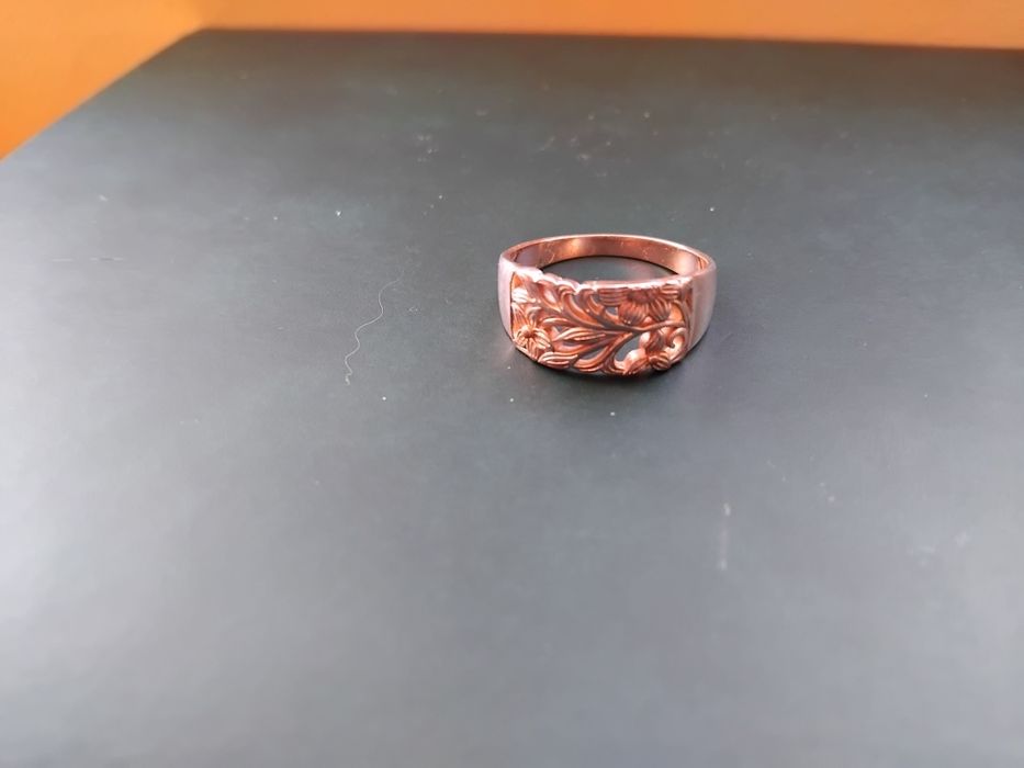 Позлатен пръстен проба 585 със сребро номер 8