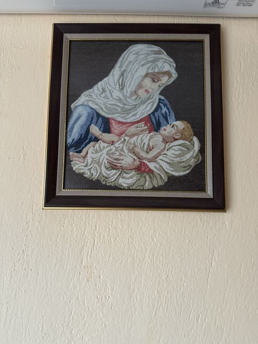 Гоблени за ценители ръчно бродирани в красиви рамки