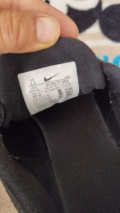 Маратонки Nike, Adidas