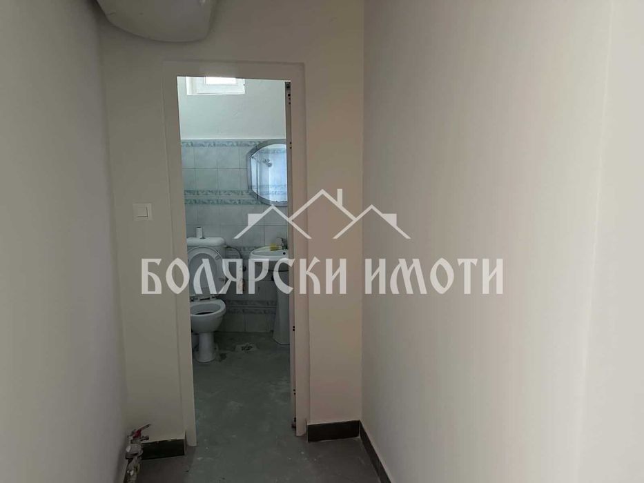 Дава се под наем Магазин в Велико Търново, Център - 111 кв.м за 700 € - Снимка #3