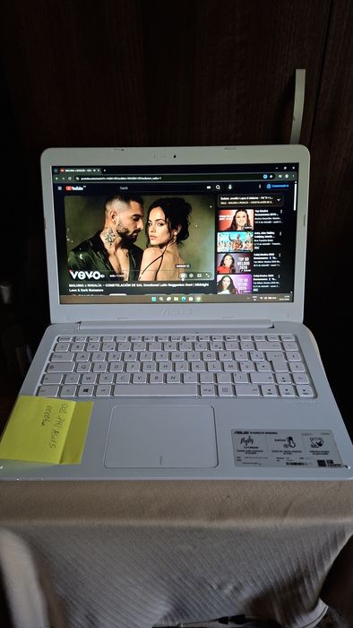 Leptop Asus ViveBook E402Y