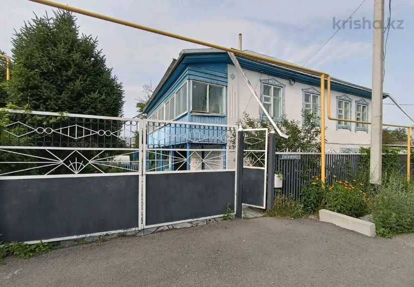 Дом немецкой постройки в городе Текели