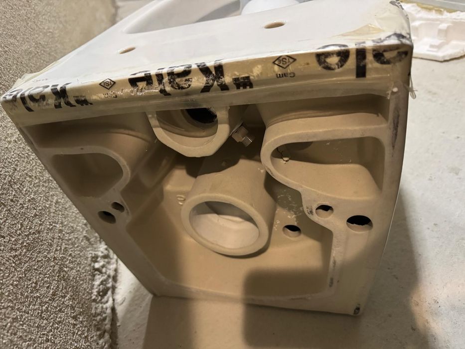 Нова туалетна чиния