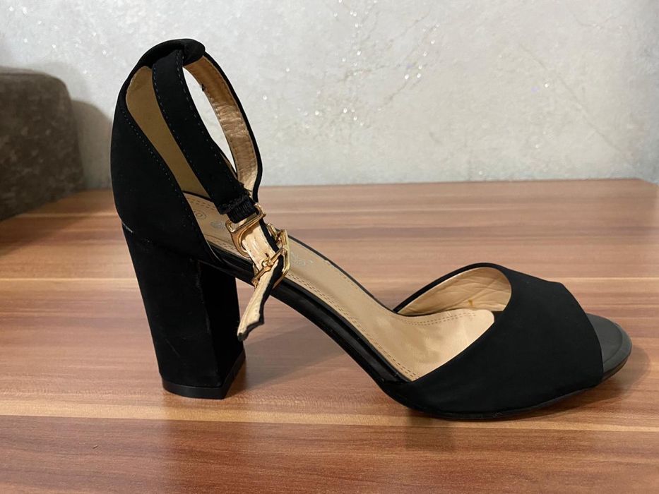 Туфли на каблуке