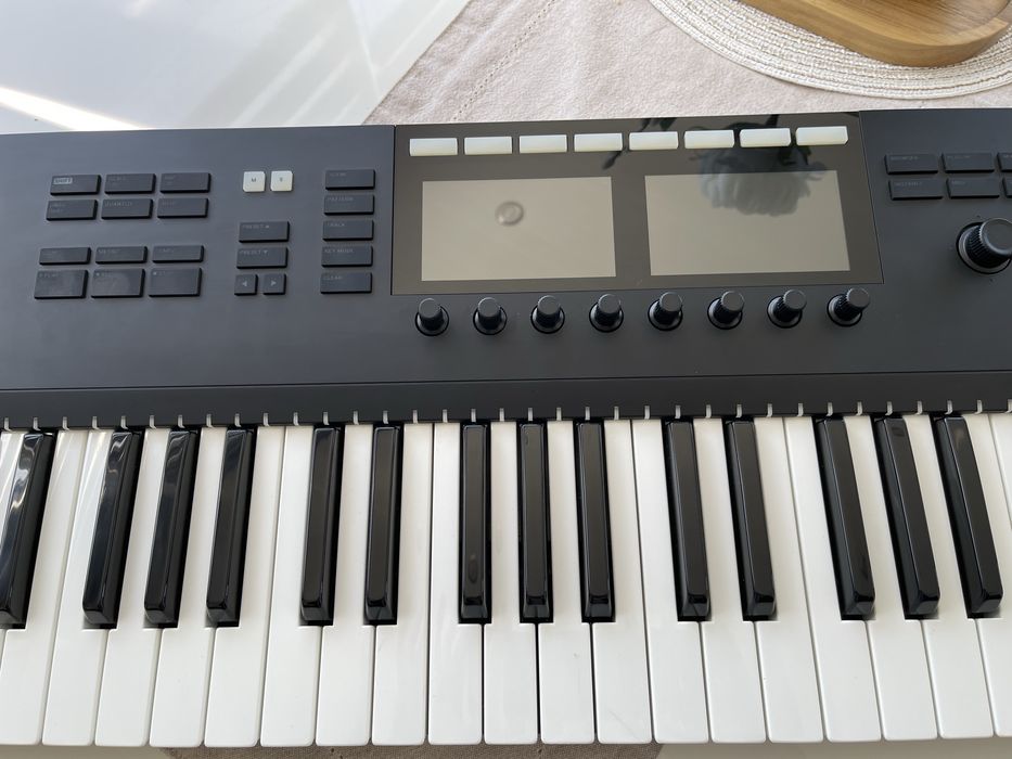 Midi клавиатура Native komplete kontrol s49 mk2