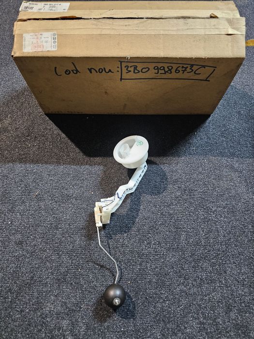 plutitor rezervor nou original volkswagen / audi

cod oe: 3b0 998 673