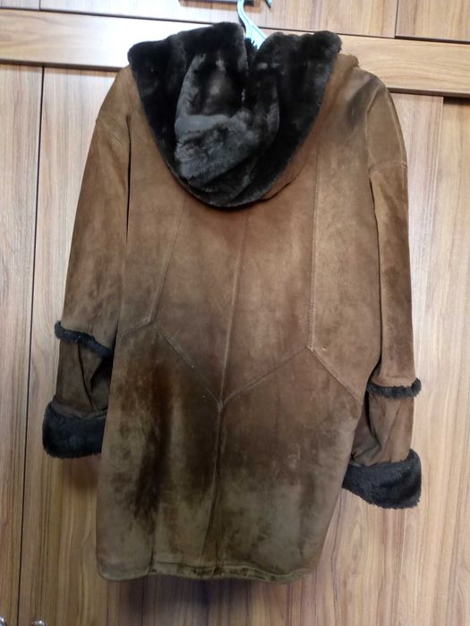 Женская теплая дубленка в отличном состоянии.Размер M..Цена 550тыс