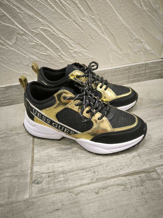 Оригинални Сникърси GUESS