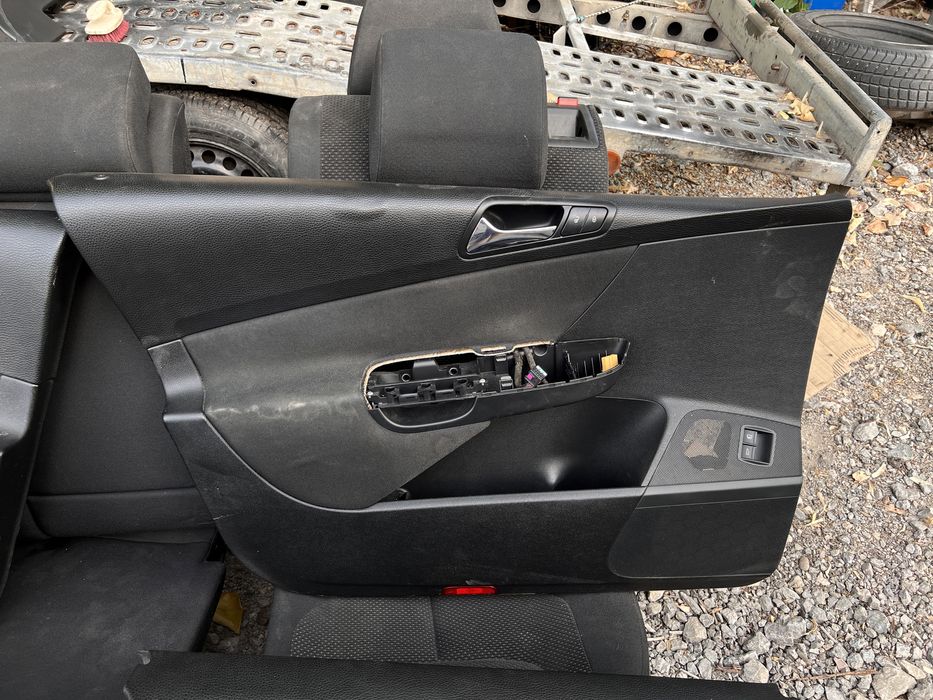 Кори за вратите Passat b6 здрави