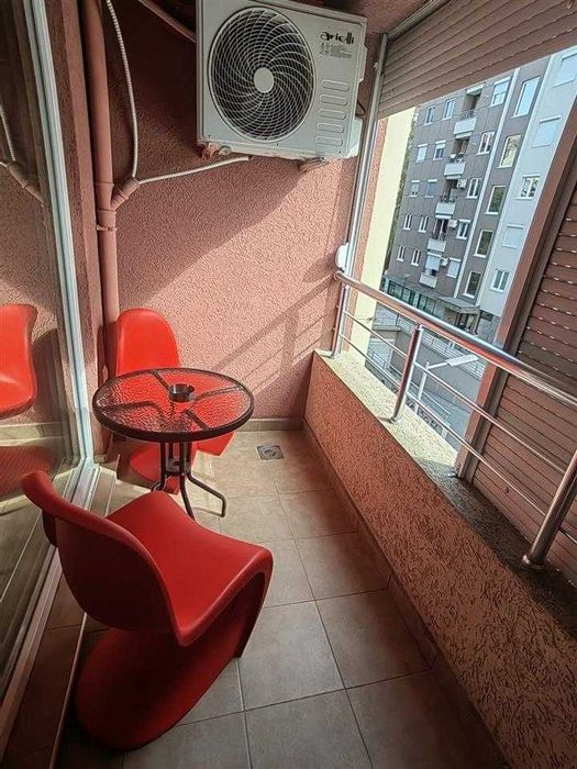 Дава се под наем Едностаен апартамент в Бургас, Лазур - 30 кв.м за 153 € - Снимка #4