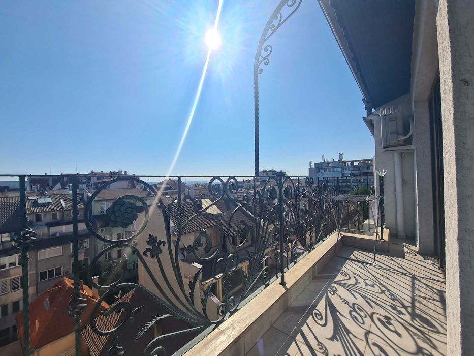 Продава се Тристаен апартамент в Варна, Автогара - 85 кв.м за 7 €/кв.м - Снимка #1