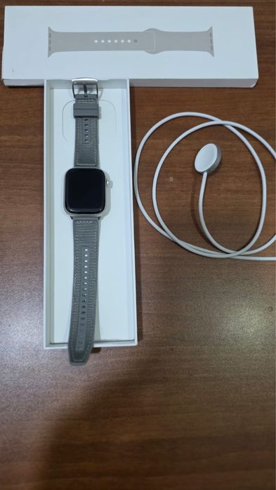 Apple Watch Series 9 45mm Starlight Aluminum GPS