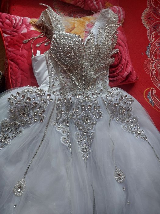 Vând rochie de mireasă