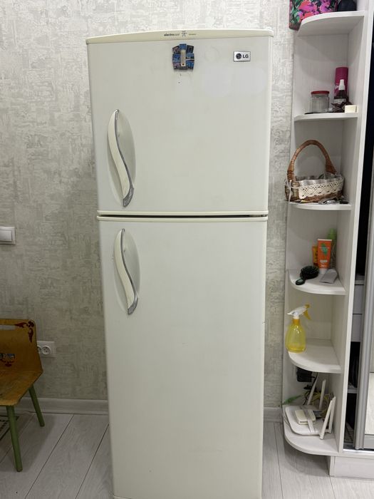 Холодильник б/у.