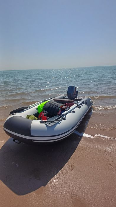Продам лодку Ривьера с мотором.