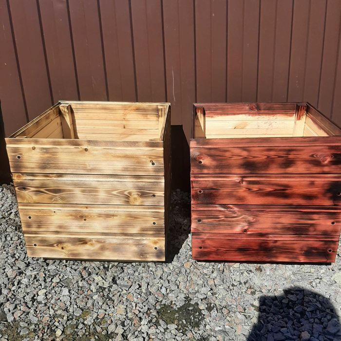 Деревянное кашпо для цветов