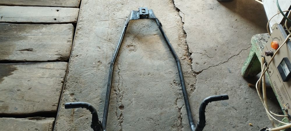 Продам кронштейн -упор для запасного колеса Газель