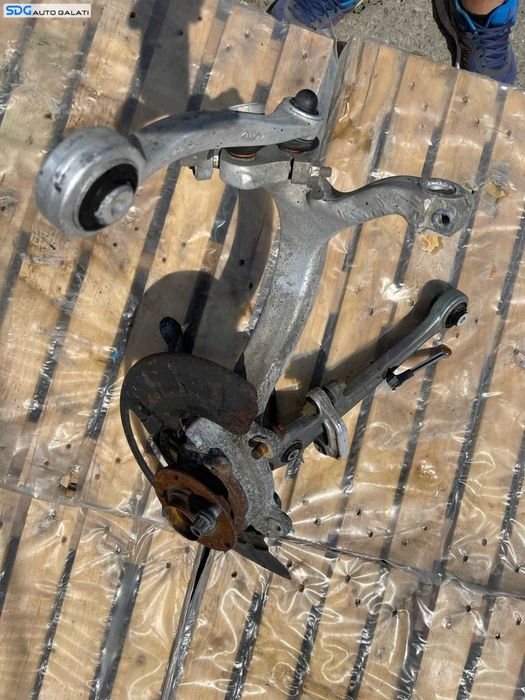 Fuzeta cu Butuc Rulment Stanga Fata Volkswagen Phaeton 2002 - 2016 Cod 4E0257M