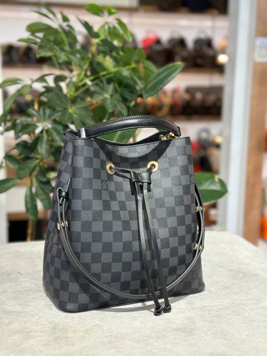 Geanta Louis Vuitton Noua !!! Dimensiuni 28/25 !!!