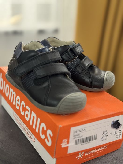 Pantofi Biomecanics marimea 24