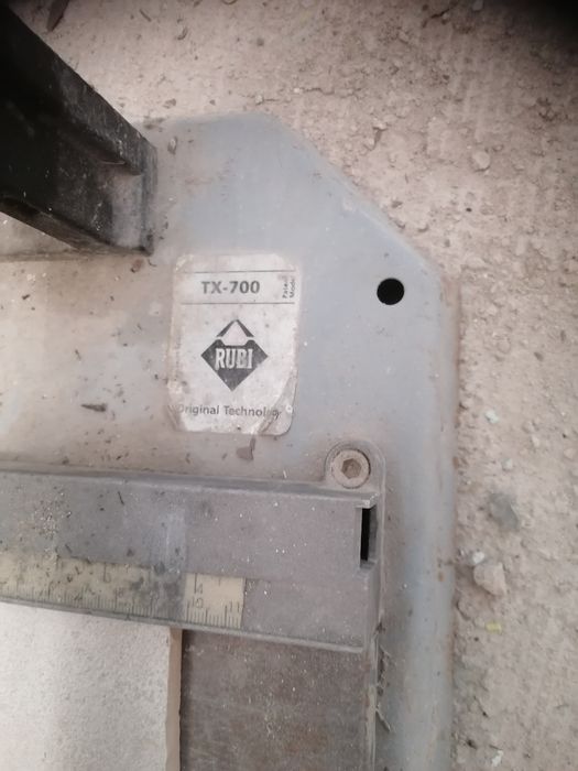 Vind sau schimb  Mașina gresie profesionala