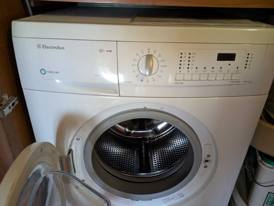 Продавам пералня Elektrolux.