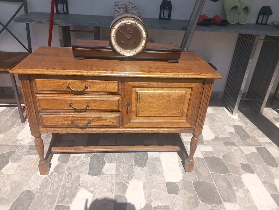 Comodă din lemn masiv (stejar) în stare Impecabila.
