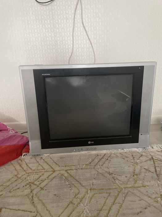 LG телевизор жасап тур