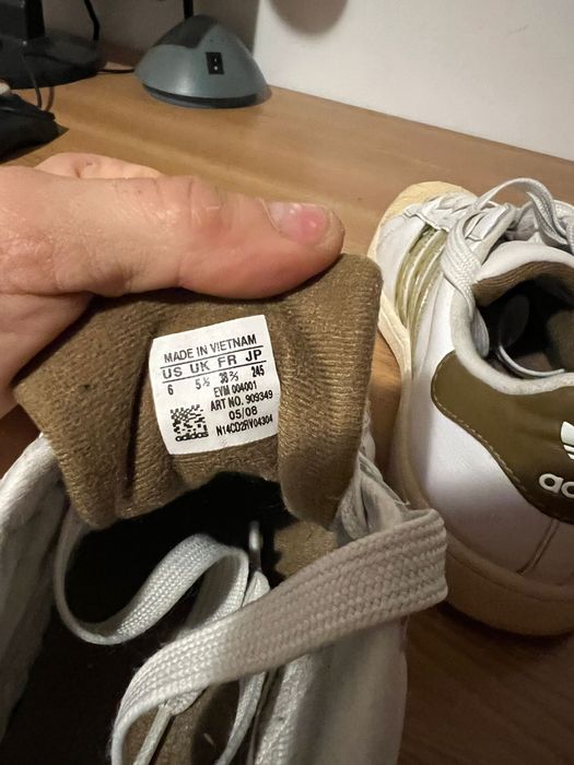 Adidas model Adicolor 38