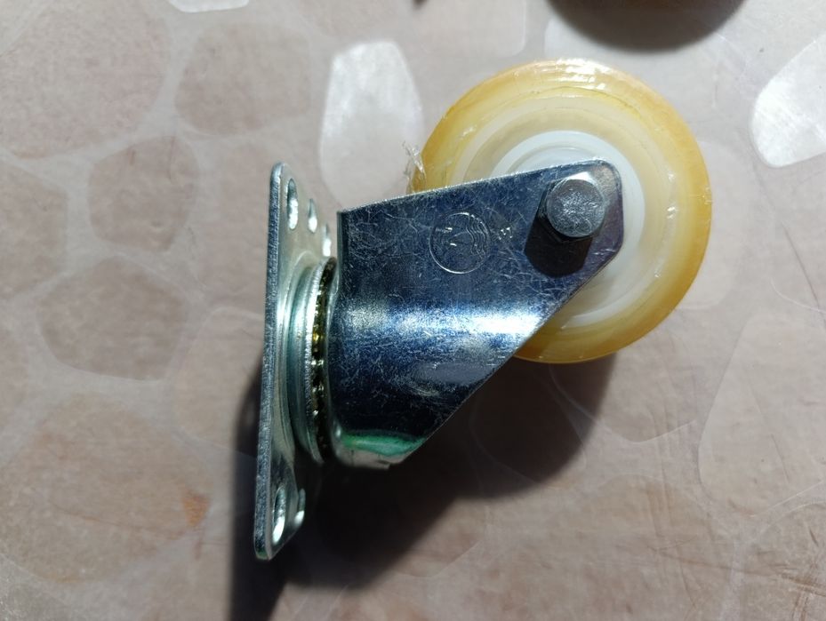 Колесо поворотное D 70 мм, крепление  платформенное