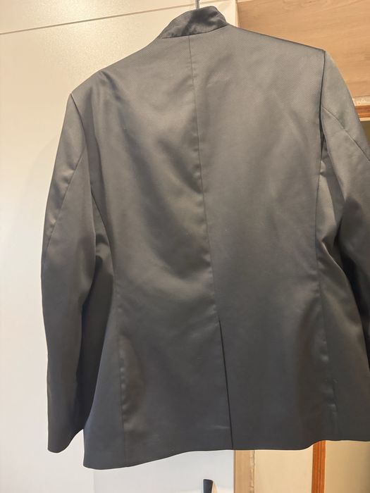 Официален костюм