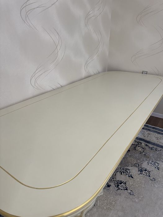 10 talik yaxshi saqlangan stol va stul