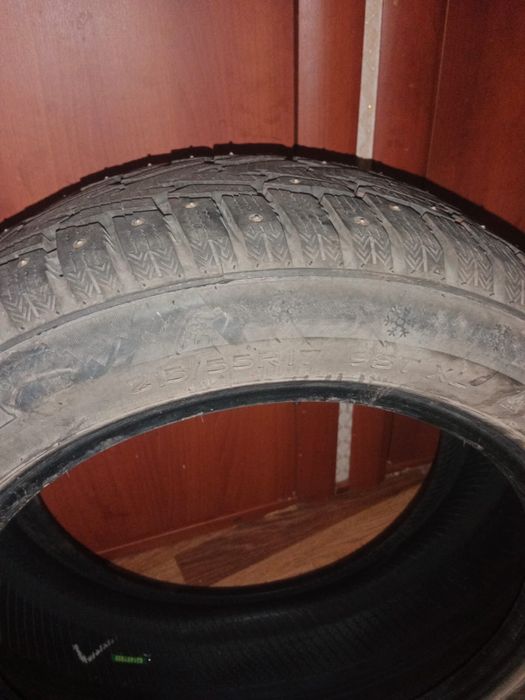 Резина 215/55/17.