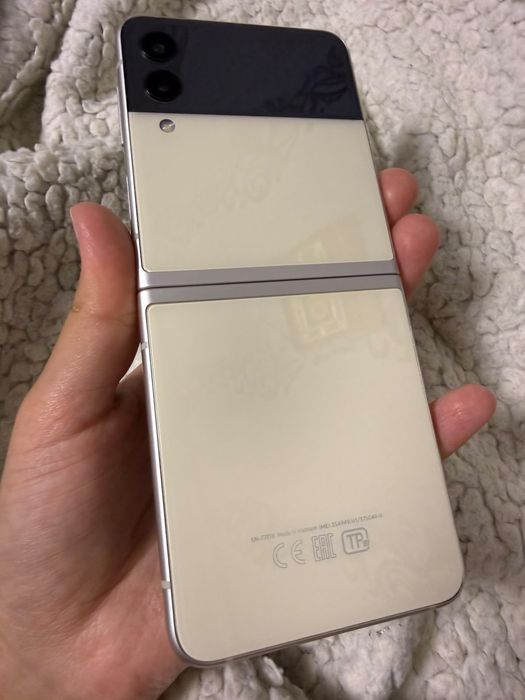 Продам Samsung Z Flip 3 256 gb