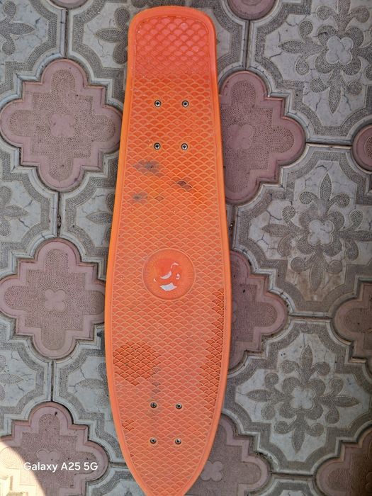 Продам скеетборд и мяч