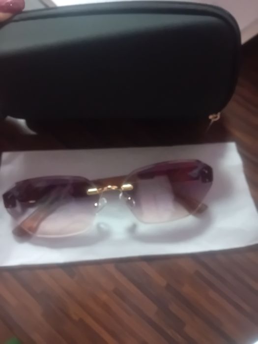 Чисто нови дамски очила с калъф и кърпичка