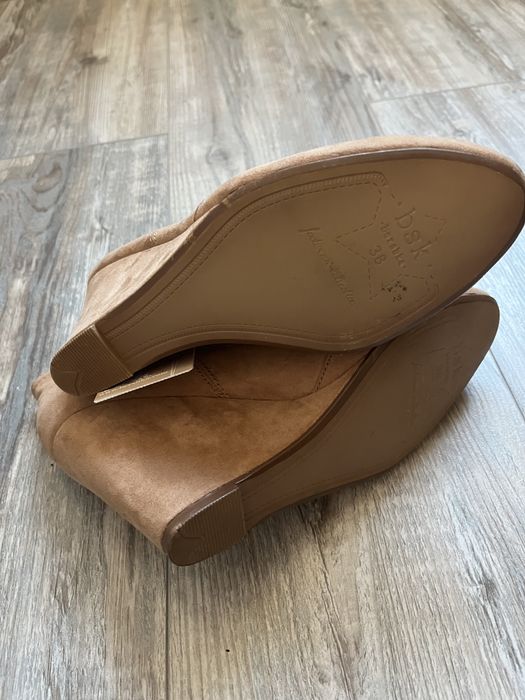 Дамски велурени боти