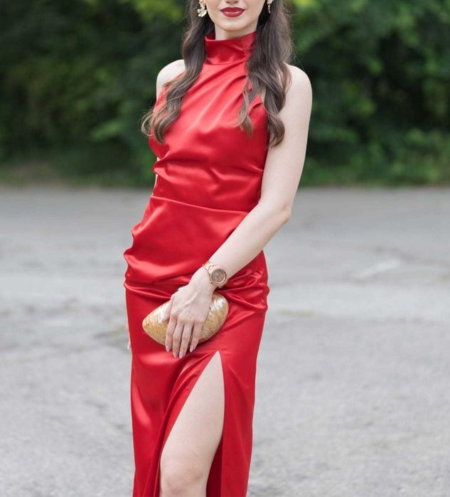 Елегантна рокля в червен цвят