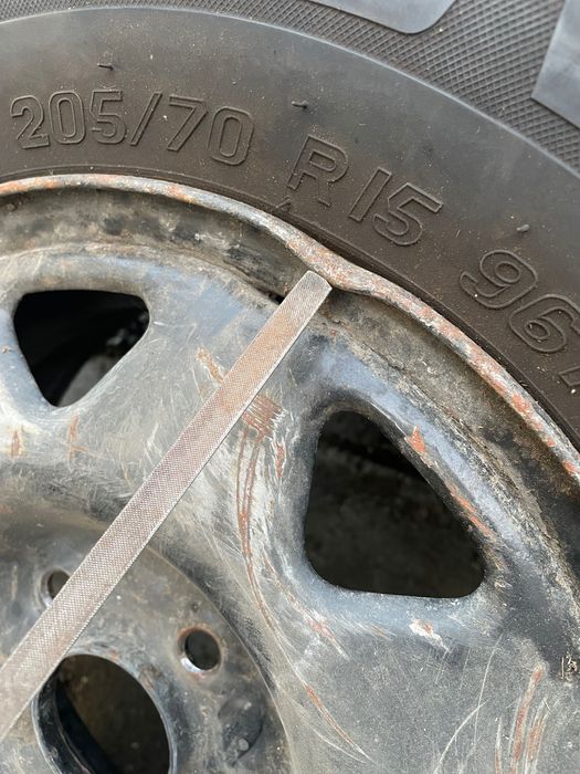 Продавам гуми за джип