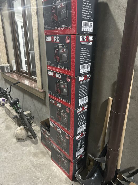 Kampressor 50 Кампрессор 50 bu azgina ishlagan,Svarka bu ,Sotiladi