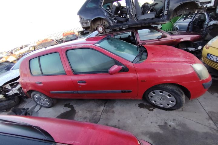 Bara fata Renault Clio 2005 1.2 MT (75 hp)