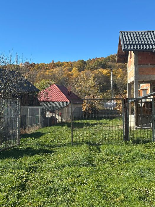 Casă bătrânească + casă nouă la roșu, teren 6.900 mp – Cotmeana, Argeș