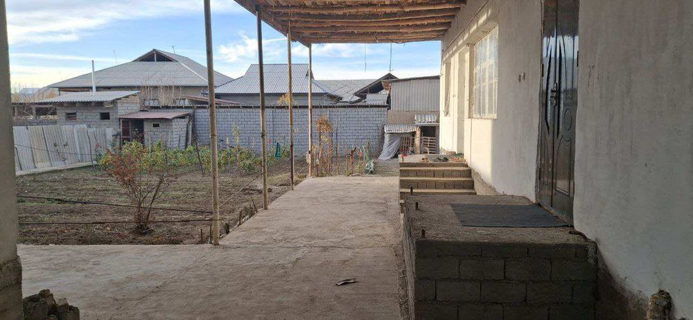 Уй жой срочна сотилади.